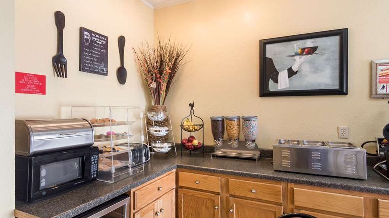 <b>Econo Lodge Restaurant</b>. Images powered by <a href="https://iceportal.shijigroup.com/" title="IcePortal" target="_blank">IcePortal</a>.