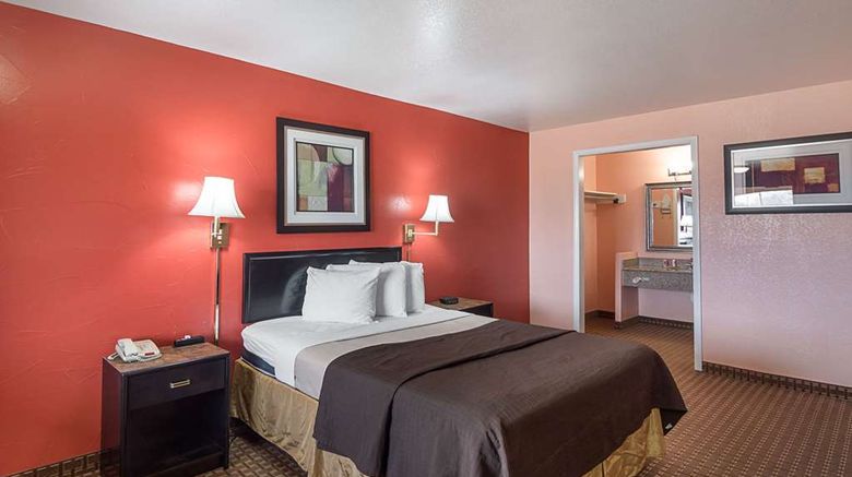 <b>Econo Lodge Room</b>. Images powered by <a href="https://iceportal.shijigroup.com/" title="IcePortal" target="_blank">IcePortal</a>.