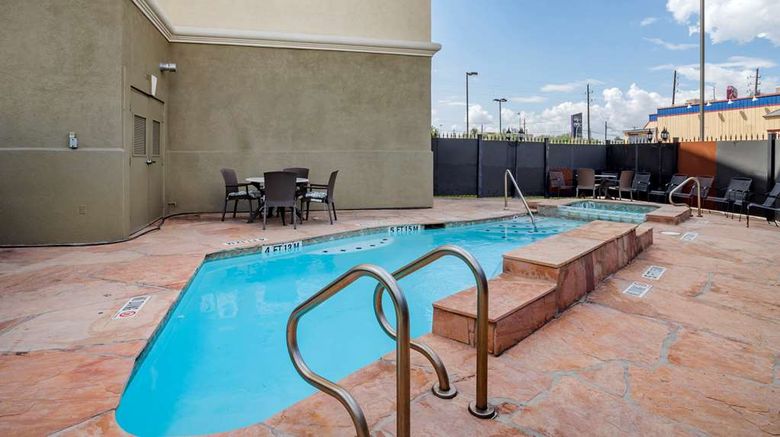 <b>Comfort Suites Texas Medical Center Pool</b>. Images powered by <a href="https://iceportal.shijigroup.com/" title="IcePortal" target="_blank">IcePortal</a>.