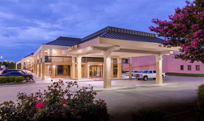 Quality Inn Exterior