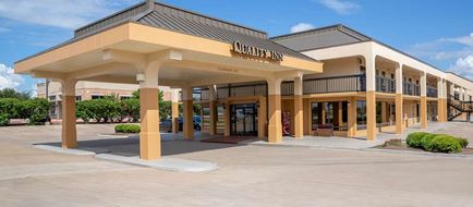 Quality Inn Exterior