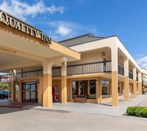 Quality Inn Exterior