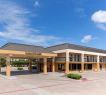 Quality Inn Exterior