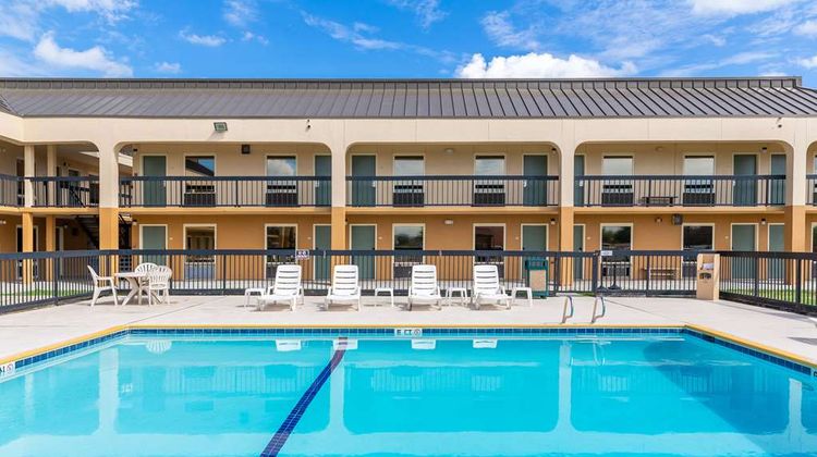 Quality Inn At Arlington Highlands Pool