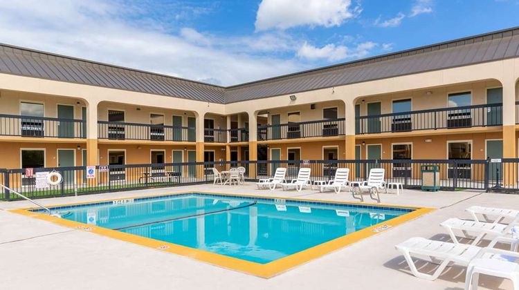 Quality Inn At Arlington Highlands Pool