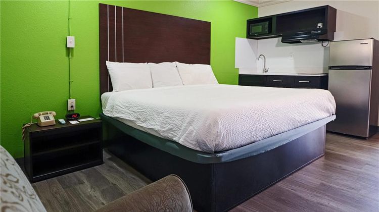 Rodeway Inn near Lackland AFB Room