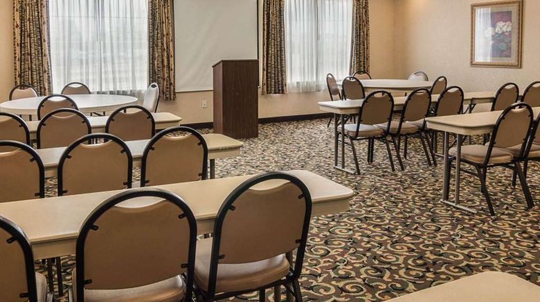<b>Comfort Suites Meeting</b>. Images powered by <a href="https://iceportal.shijigroup.com/" title="IcePortal" target="_blank">IcePortal</a>.
