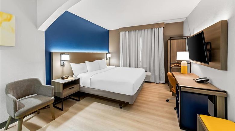 <b>Comfort Suites Suite</b>. Images powered by <a href="https://iceportal.shijigroup.com/" title="IcePortal" target="_blank">IcePortal</a>.