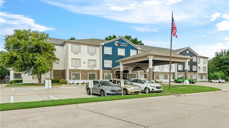 Comfort Suites Exterior