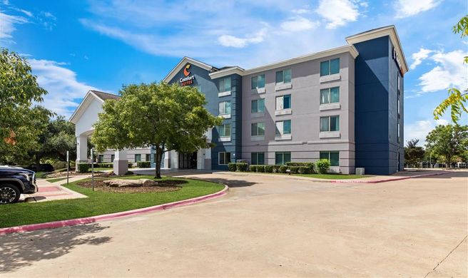 Comfort Suites Austin Airport Exterior