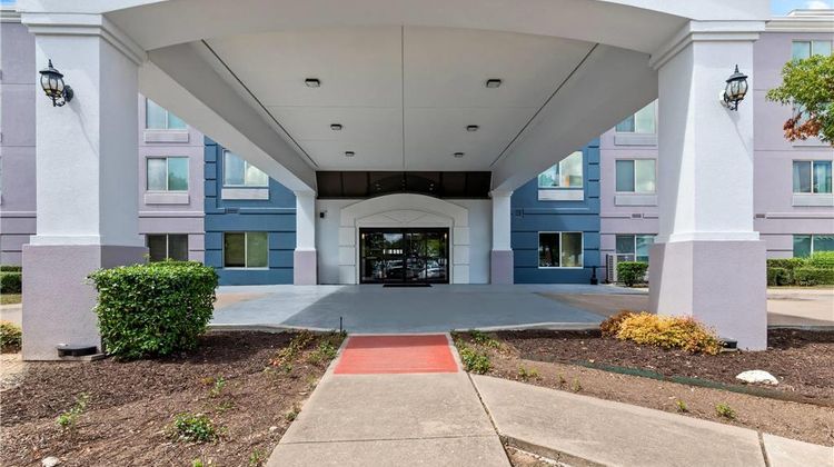 Comfort Suites Austin Airport Exterior