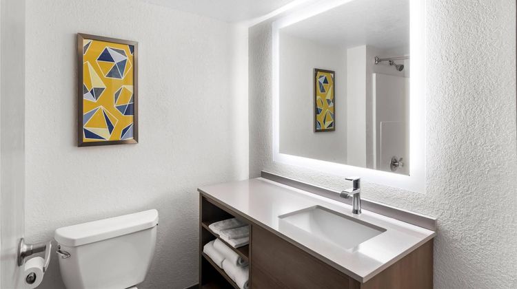 Comfort Suites Austin Airport Room