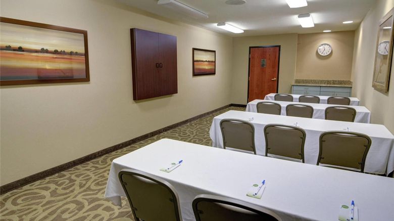 <b>Comfort Inn & Suites Meeting</b>. Images powered by <a href="https://iceportal.shijigroup.com/" title="IcePortal" target="_blank">IcePortal</a>.