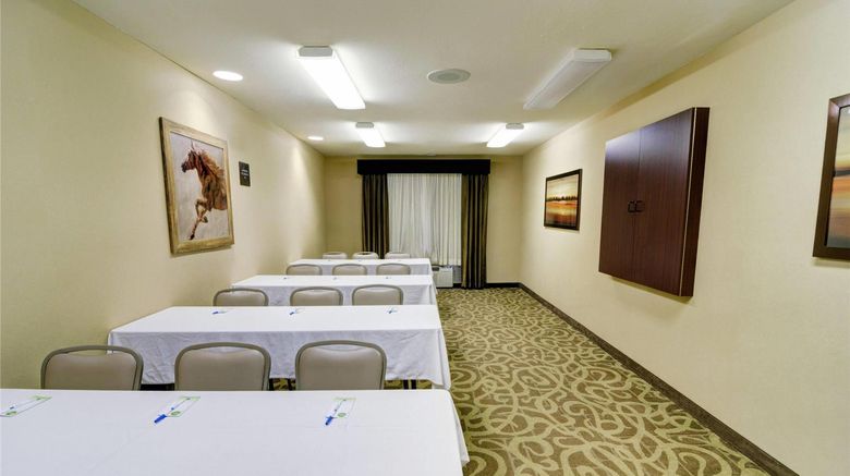 <b>Comfort Inn & Suites Meeting</b>. Images powered by <a href="https://iceportal.shijigroup.com/" title="IcePortal" target="_blank">IcePortal</a>.