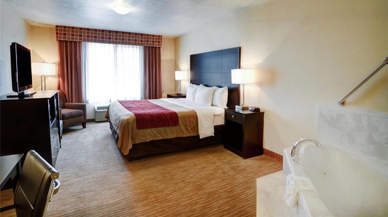 <b>Comfort Inn & Suites Suite</b>. Images powered by <a href="https://iceportal.shijigroup.com/" title="IcePortal" target="_blank">IcePortal</a>.