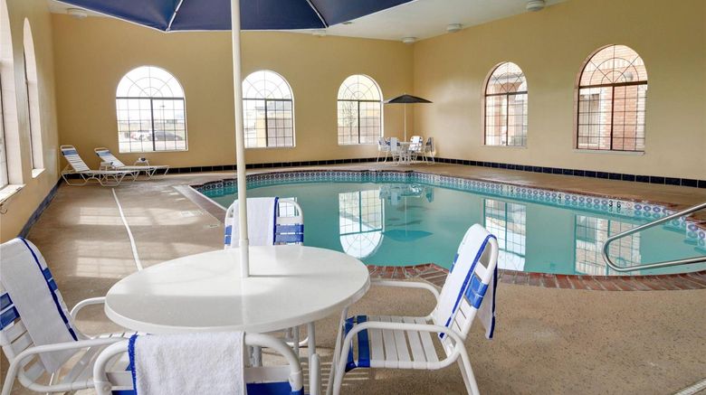 <b>Comfort Inn & Suites Pool</b>. Images powered by <a href="https://iceportal.shijigroup.com/" title="IcePortal" target="_blank">IcePortal</a>.