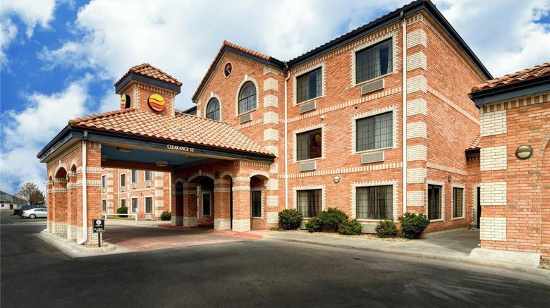 <b>Comfort Inn & Suites Exterior</b>. Images powered by <a href="https://iceportal.shijigroup.com/" title="IcePortal" target="_blank">IcePortal</a>.