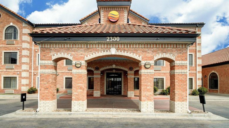 <b>Comfort Inn & Suites Exterior</b>. Images powered by <a href="https://iceportal.shijigroup.com/" title="IcePortal" target="_blank">IcePortal</a>.