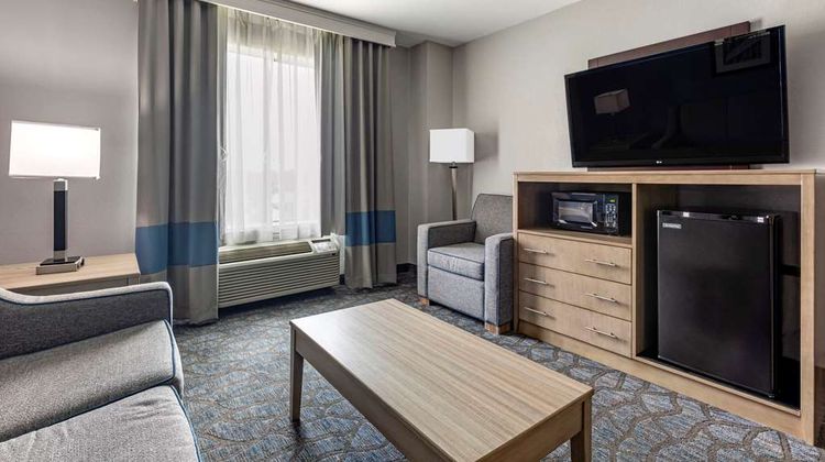 Comfort Inn & Suites Mansfield Suite