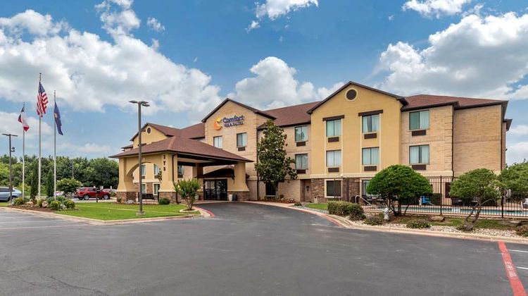 Comfort Inn & Suites Mansfield Exterior