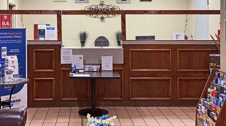 <b>Rodeway Inn Lobby</b>. Images powered by <a href="https://iceportal.shijigroup.com/" title="IcePortal" target="_blank">IcePortal</a>.
