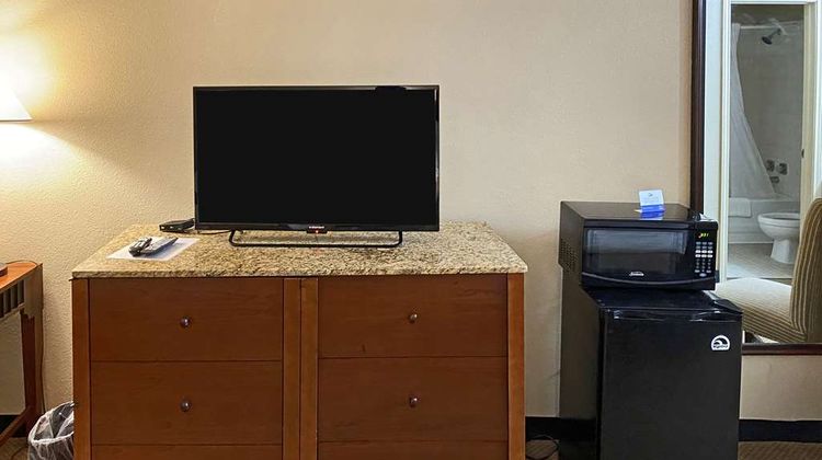 Rodeway Inn Room