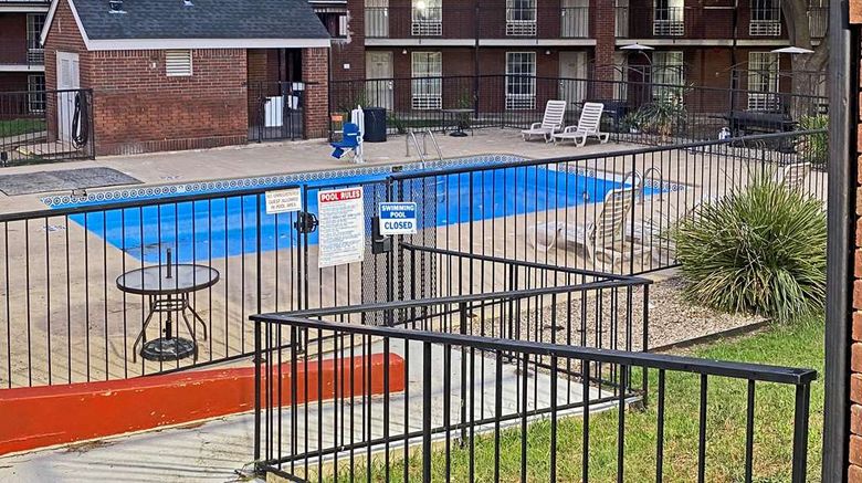 <b>Rodeway Inn Pool</b>. Images powered by <a href="https://iceportal.shijigroup.com/" title="IcePortal" target="_blank">IcePortal</a>.