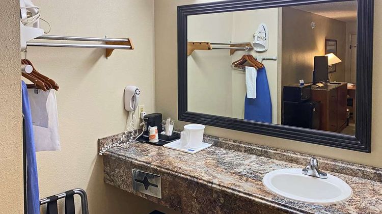 Rodeway Inn Room