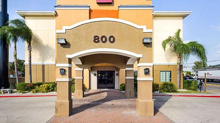 Comfort Suites Exterior