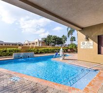 Comfort Suites Pool