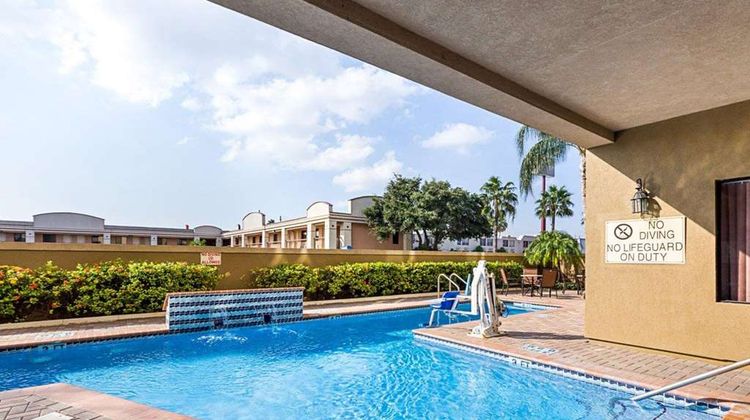 Comfort Suites Pool