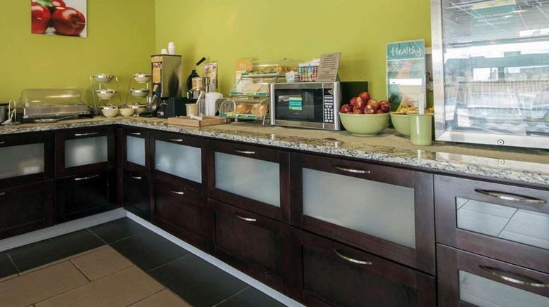 <b>Quality Inn and Suites Airport El Paso Restaurant</b>. Images powered by <a href="https://iceportal.shijigroup.com/" title="IcePortal" target="_blank">IcePortal</a>.