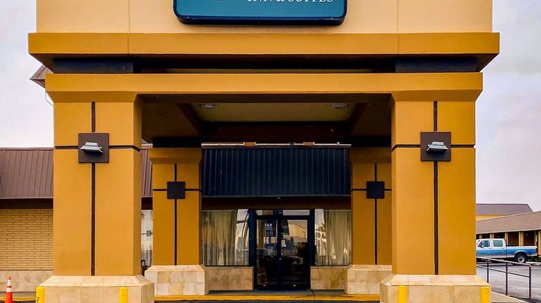 Quality Inn and Suites Airport El Paso Exterior. Images powered by <a href="https://iceportal.shijigroup.com" target="_blank" rel="noopener">Ice Portal</a>.