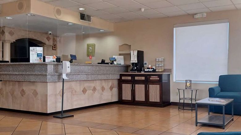 <b>Quality Inn and Suites Airport El Paso Lobby</b>. Images powered by <a href="https://iceportal.shijigroup.com/" title="IcePortal" target="_blank">IcePortal</a>.