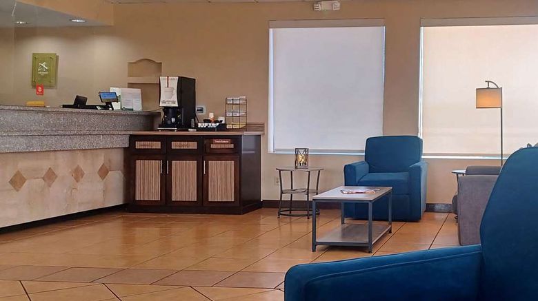 <b>Quality Inn and Suites Airport El Paso Lobby</b>. Images powered by <a href="https://iceportal.shijigroup.com/" title="IcePortal" target="_blank">IcePortal</a>.