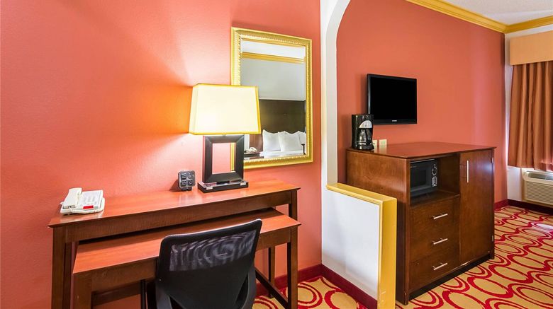 <b>Quality Suites Lubbock Southwest Suite</b>. Images powered by <a href="https://iceportal.shijigroup.com/" title="IcePortal" target="_blank">IcePortal</a>.