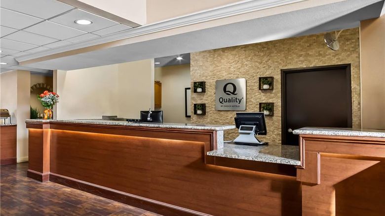 <b>Quality Suites Las Colinas Center Lobby</b>. Images powered by <a href="https://iceportal.shijigroup.com/" title="IcePortal" target="_blank">IcePortal</a>.
