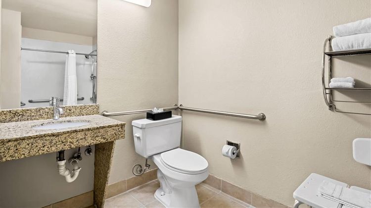 Quality Suites Las Colinas Center Room