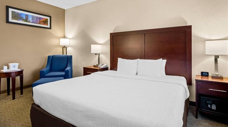 Quality Suites Las Colinas Center Suite