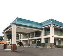 Rodeway Inn Exterior