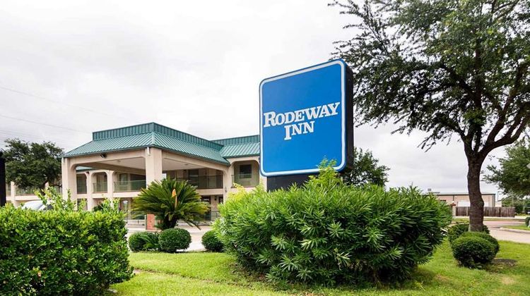 Rodeway Inn Exterior