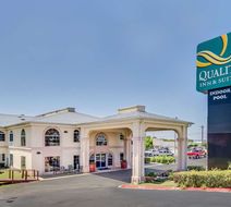 Quality Inn and Suites Kerrville Exterior