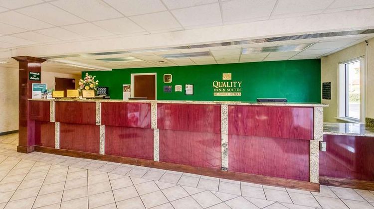 Quality Inn and Suites Kerrville Lobby