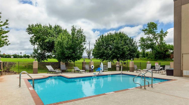Quality Suites Sherman Pool
