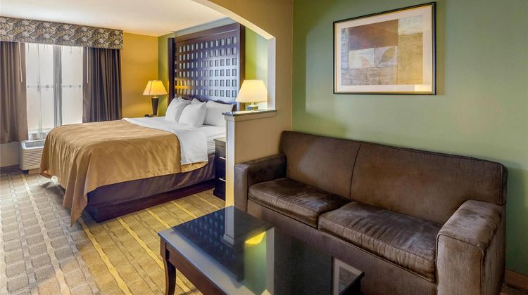 Quality Suites Sherman Suite