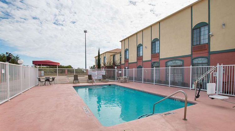 Quality Suites Temple Pool