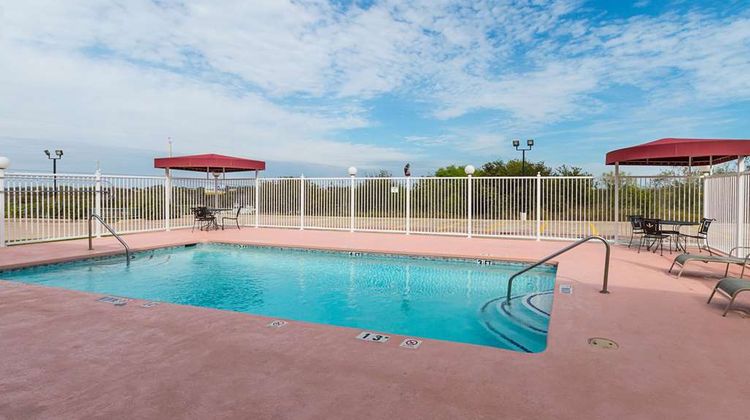 Quality Suites Temple Pool