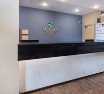 Quality Suites Temple Lobby