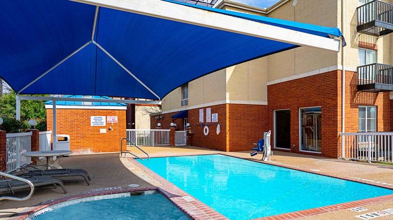 <b>Quality Suites San Antonio Pool</b>. Images powered by <a href="https://iceportal.shijigroup.com/" title="IcePortal" target="_blank">IcePortal</a>.