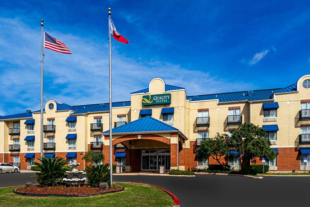 Quality Suites San Antonio- Tourist Class San Antonio, TX Hotels